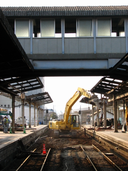 高知駅の解体作業